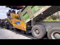 XCMG RP603L Mesin Paving Digunakan 13t Kapasitas Ban Empat Roda Untuk Transisi Fleksibel